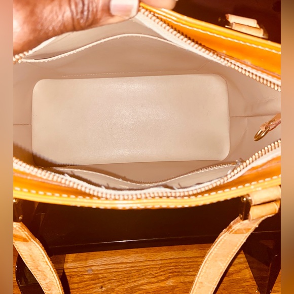 LOUIS VUITTON Monogram Vernis Houston - Picture 9 of 16